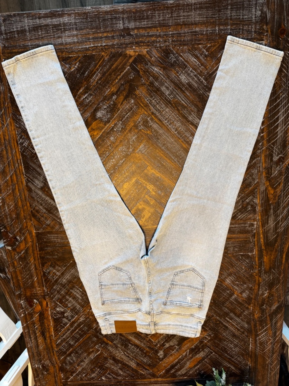 GUESS Los Angeles Light Wash Straight Leg Jeans Women’s Size 29 Distressed - Picture 8 of 12
